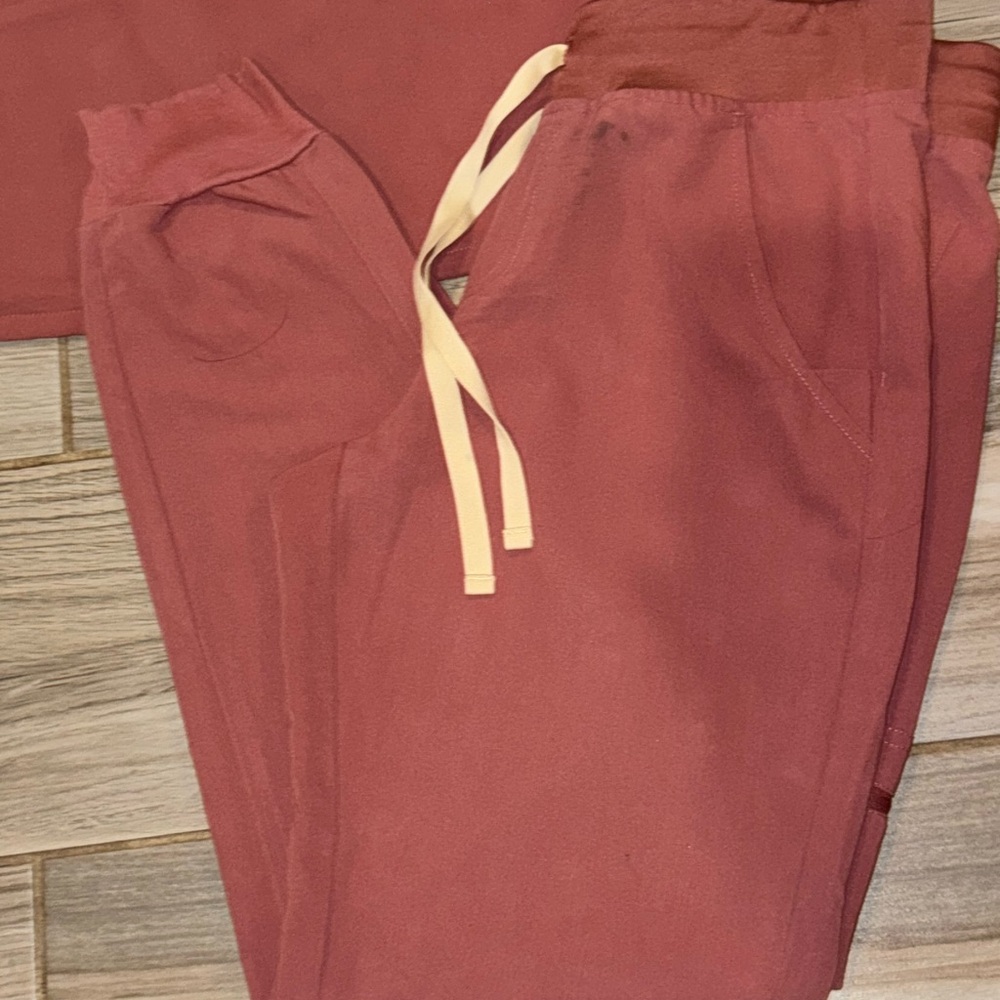 Mauve figs Scrub bottom